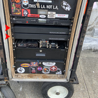 8 チャンネル ラインレベル バランス XLR オーディオ オーバー ファイバー エクステンダー (コンバーター) から最大 20 km SMF または 500 メートル MMF まで、1 U ラックマウント シャーシを搭載